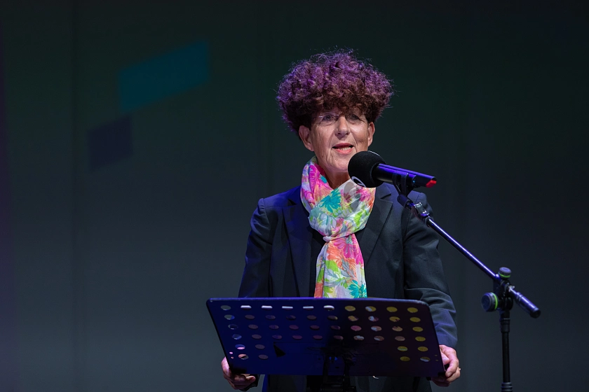 Regina Dyck hört nach nach 25 Jahren als Leiterin Poetry on the road auf. Foto: Poetry on the Road / Matej Meza