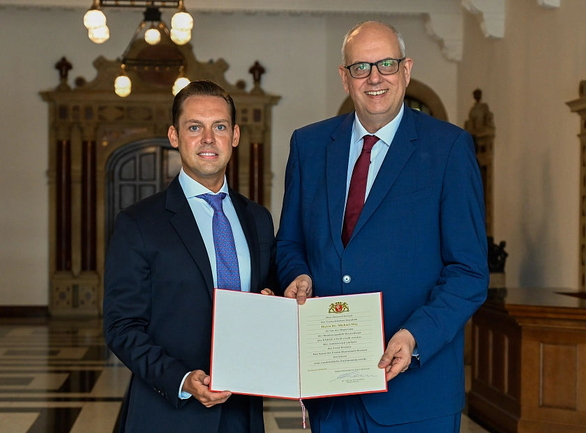 Der tschechische Honorarkonsul Michael Mai und Bürgermeister Andreas Bovenschulte. Foto: Senatspressestelle