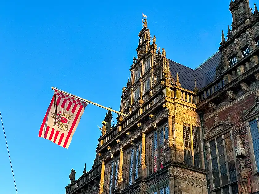 Trauerbeflaggung am Bremer Rathaus. 