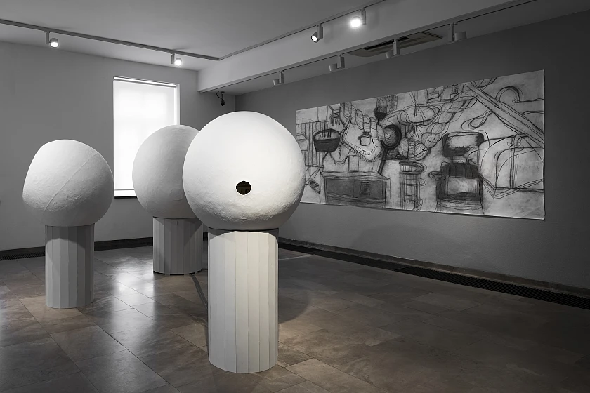 Ausstellungsansicht der Arbeiten von Yoriko Seto. 