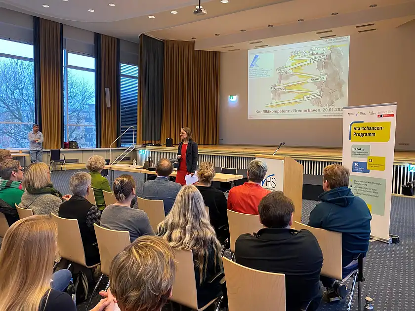 Die Senatorin für Kinder und Bildung, Sascha Karolin Aulepp, bei der Eröffnung des Workshops in Bremerhaven. 