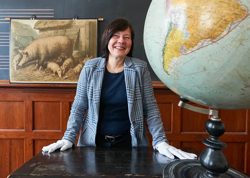 Frauke Hellwig, Direktorin des Schulmuseums, führt gern durch die Ausstellung. Das Schulmuseum feiert in diesem Jahr 40-jähriges Bestehen. 