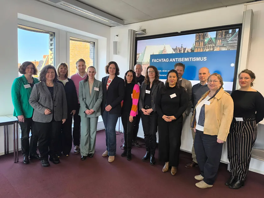 Senatorin Kathrin Moosdorf tauschte sich auf dem Fachtag mit Hochschulleitungen und Expert:innen zum Thema Antisemitismus aus.