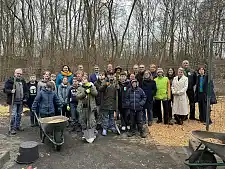 Auch viele Kinder packten mit an. 