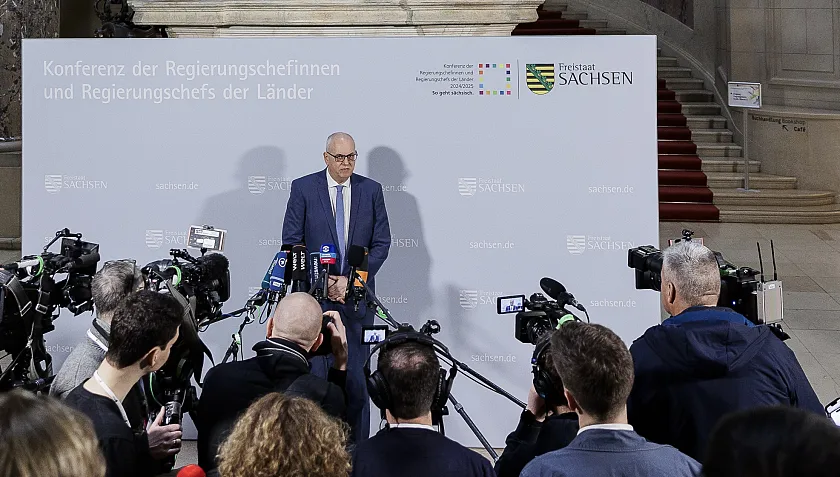 Bürgermeister Bovenschulte während des Pressestatements im Bode-Museum in Berlin.