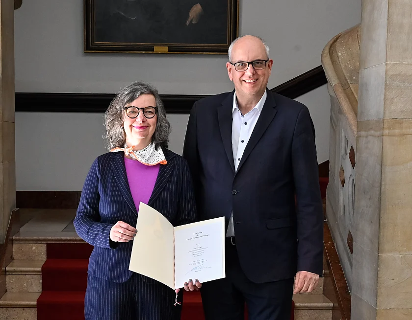 Die neue Ortsamtleiterin für Bremen-Mitte und Östliche Vorstadt, Astrid-Verena Dietze und Bürgermeister Andreas Bovenschulte