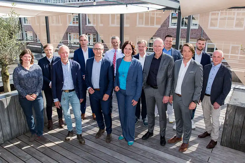 Zusammenarbeit im Fokus: Die Projektbeteiligten stellen die sichere Trinkwasserversorgung Bremens mit der Vereinbarung zur Umsetzung des Kooperationsmodells WasserBremen (KoM-WaB) auf eine neue Basis.