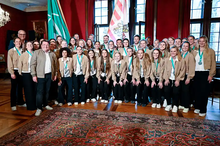 Senatsempfang für die Werder-Frauen: Das Team des SV Werder Bremen wurde für die Teilnahme am DFB-Pokalfinale geehrt. 