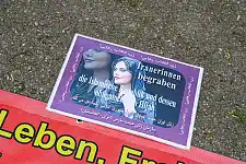 Die Iranerin Jina Mahsa Amini kam kurz nach ihrer Festnahme 2022 durch die iranische Sittenpolizei aus bislang ungeklärter Ursachen zu Tode. 