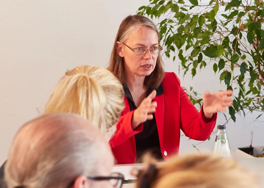 Mit diesem Schuljahr endet auch das erste Programmjahr Startchancen. Senatorin Sascha Karolin Aulepp zieht eine erste Bilanz. 