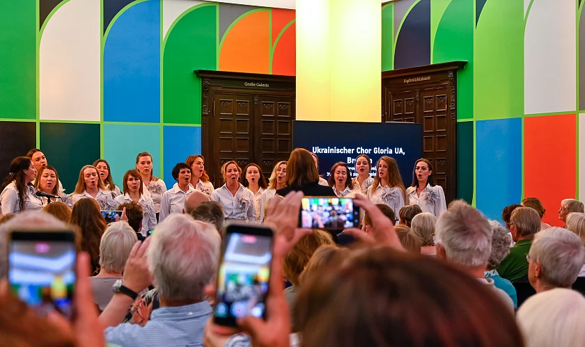 Der ukrainische Chor Gloria UA begleitete die Eröffnung musikalisch. 
