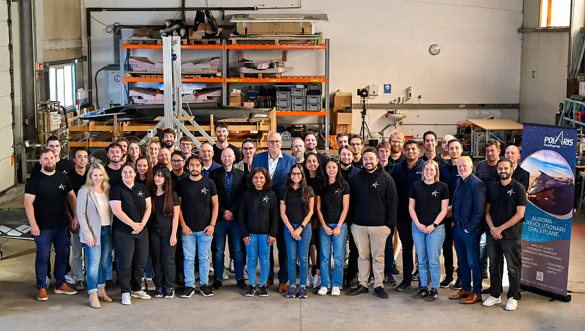 Bürgermeister Andreas Bovenschulte (Mitte) mit dem Team von Polaris bei der Preisverleihung Moto des Nordens 2025. 