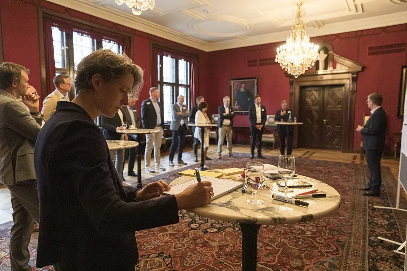 Fachaustausch zum Bremer Weg im Kaminsaal des Rathauses.Fachaustausch zum Bremer Weg im Kaminsaal des Rathauses.