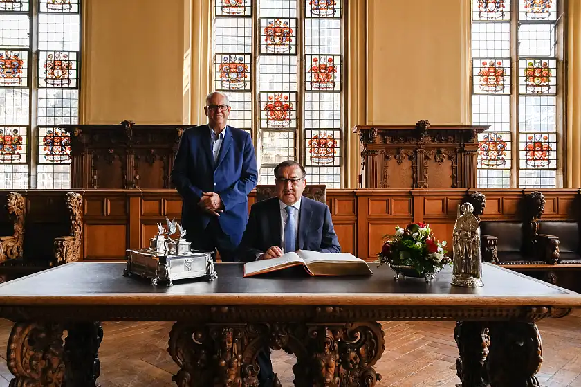 Bürgermeister Andreas Bovenschulte hat den Botschafter der Republik Kasachstan, Nurlan Onzhanov, im Bremer Rathaus empfangen.