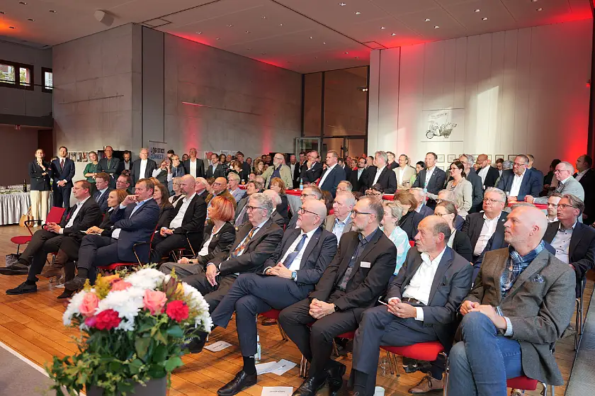 Die Einladung zu Diskussion und Sommerfest in der Landesvertretung stieß auf viel Resonanz. 