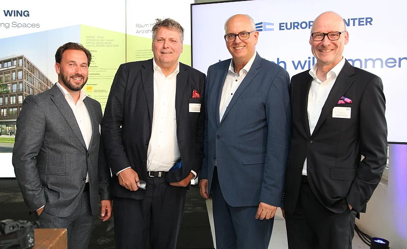Bei der Feier (von links): Andreas Jantzen, Mitglied des Vorstandes Europa-Center AG, Ralf-Jörg Kadenbach, Vorstandsvorsitzender Europa-Center AG, Bürgermeister Andreas Bovenschulte, Axel Kiel, Vorstand Finanzen Europa-Center AG. 