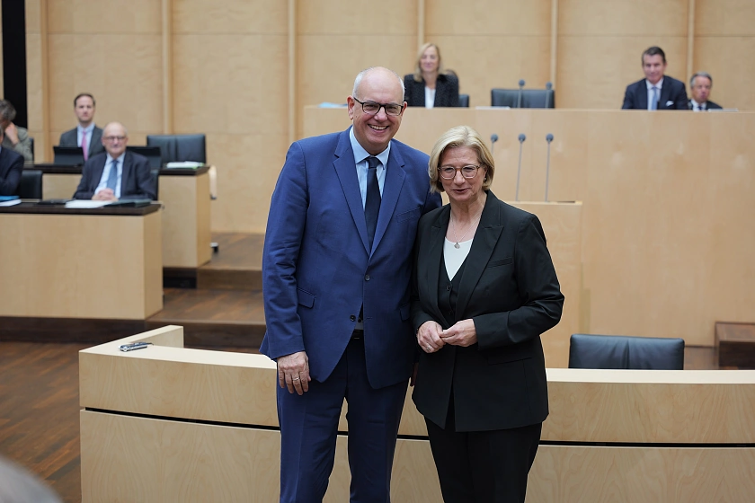 Die noch amtierende Bundesratspräsidentin Anke Rehlinger und der zum 1. November 2025 gewählte neu Bundesratspräsident Andreas Bovenschulte.