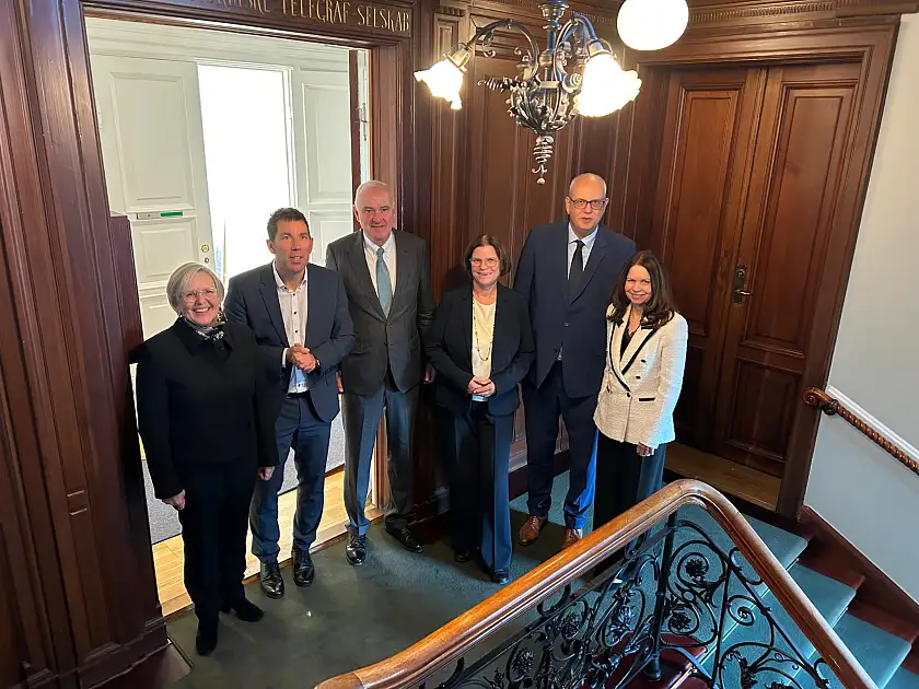 In Kopenhagen (von links): Die deutsche Botschafterin in Dänemark, Anke Meyer, Andreas Wenzel (Vorstand der Deutsch-Dänischen Handelskammer), André Grobien (Präses der Handelskammer Bremen), Wirtschaftssenatorin Kristina Vogt, Bürgermeister Andreas Bovenschulte und Kerstin Bovenschulte. 