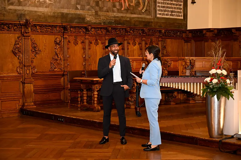 Aniel Agramonte Rivero aus Kuba berichtete im Interview mit Canan Sevil aus dem Innenressort über seine Geschichte und Eindrücke.