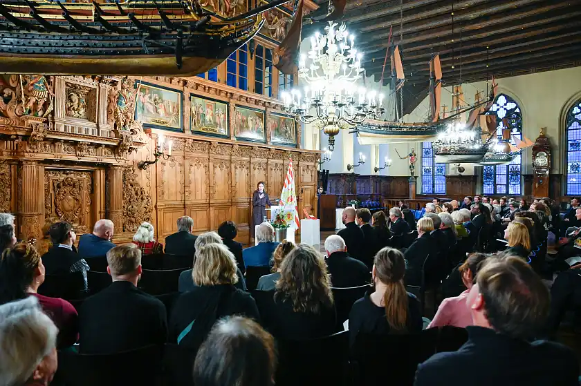 Elisabeth Börgerding bedankte sich im Namen ihres verstorbenen Ehemannes für die Auszeichnung.