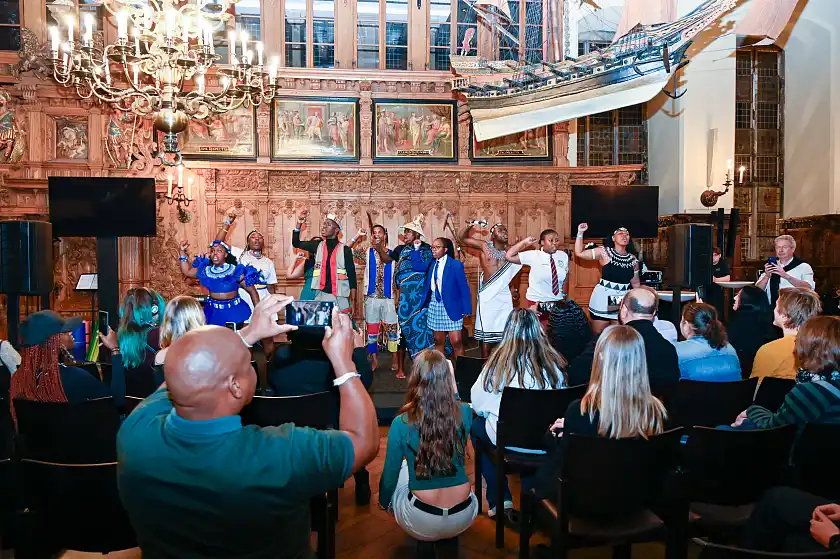 Die Gruppe Passbook Durban präsentiert ihr musikalisches Theaterstück. 