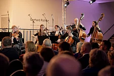Die Deutschen Kammerphilharmonie Bremen begleite den Abend musikalisch. 
