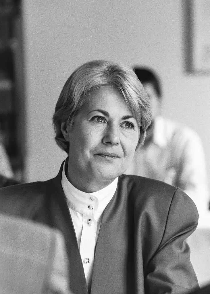 Vera Rüdiger. 