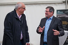 Bürgermeister Andreas Bovenschulte im Gespräch mit Eugen Ciemnyjewski, Geschäftsführer Euroatlas GmbH.