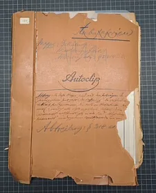 Sammelmappe von Dr. Julius Moses zum Paragraphen 218: Beschädigt, übersäuert und extrem brüchig. 