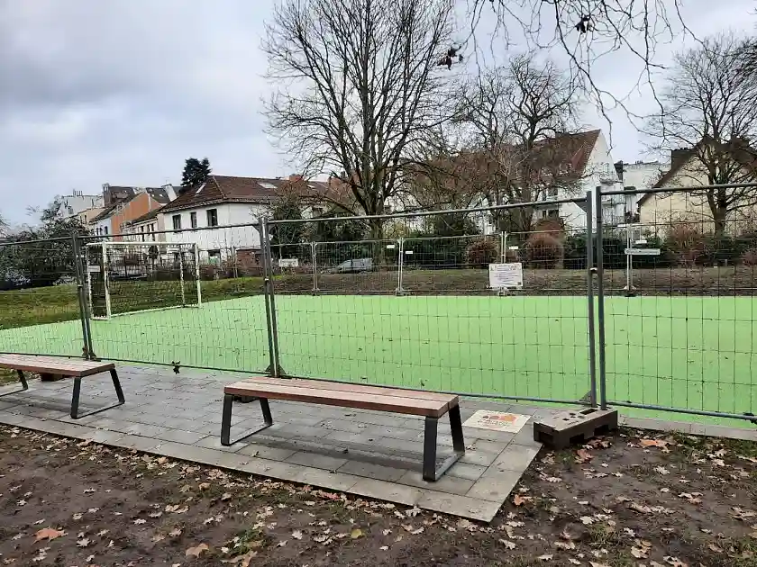 Auf dem Spielplatz entstanden auch neue, zusätzliche Sitzgelegenheiten.  