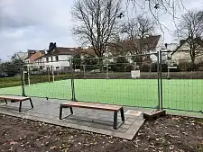 Auf dem Spielplatz entstanden auch neue, zusätzliche Sitzgelegenheiten.  