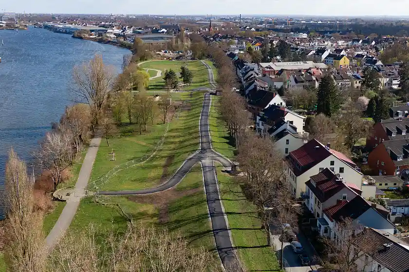 Der Deich in Rablinghausen wurde auf einer Strecke von 1,8 Kilometern ausgebaut und erhöht. 