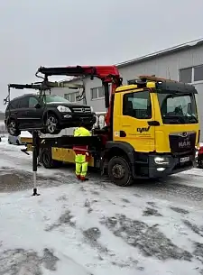 Das Ordnungsamt hat in einem Gewerbegebiet in Oslebshausen illegal abgestellte Fahrzeuge abgeschleppt.