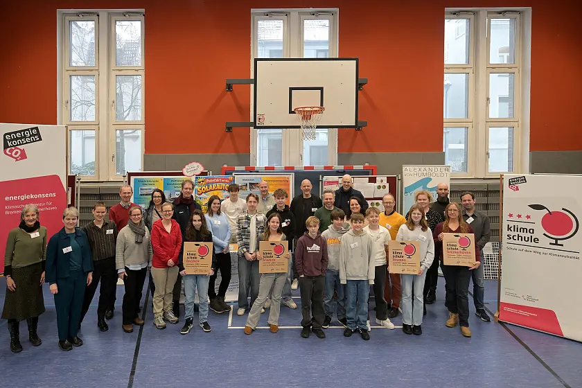 Vier Schulen aus Bremen und Bremerhaven haben sich erfolgreich auf den Weg zur Klimaneutralität gemacht und wurden nun für ihr Engagement ausgezeichnet.