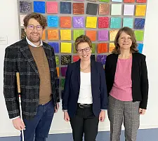 Senatorin Dr. Claudia Schilling mit der neuen Geschäftsführung der Werkstatt Bremen: Jörn Asendorf und Sabine Kohler. 