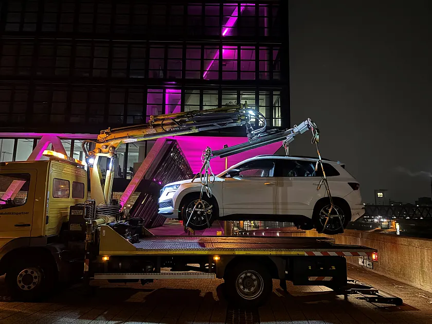 Fahrzeuge, die Rettungswege blockierten, wurden am Freitag in der Überseestadt vom Ordnungsamt abgeschleppt. 