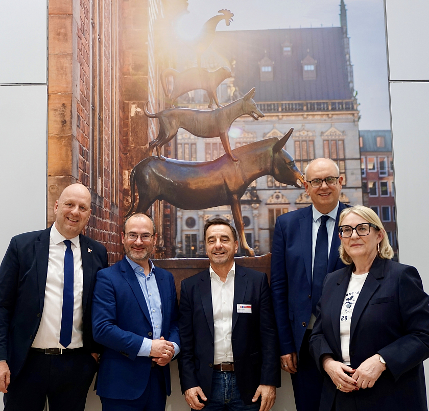 Auf dem Bremen-Stand der ITB (von links): Oliver Rau (Geschäftsführer WFB), Norbert Kunz (Geschäftsführer Deutscher Tourismusverband), Michael Gerber (Geschäftsführer Erlebnis Bremerhaven), Bürgermeister Andreas Bovenschulte und Petra Hedorfer (Vorstandsvorsitzende Deutsche Zentrale für Tourismus). 