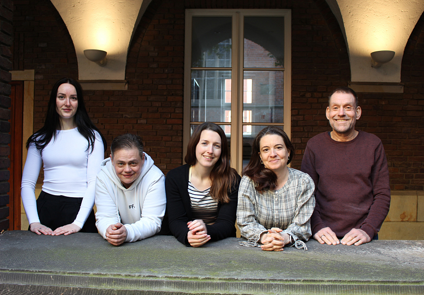 Das Kompass-Team hat Anfang des Jahres seine Arbeit aufgenommen (v.l.n.r.): Melina Reinwaldt, Francis-Tobias Luce, Sandra Groß (Teamleitung), Christina Nerlich-Bronowicki (Projektleitung), Olaf Dietze. 