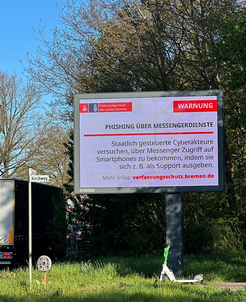 Auf diesen Inforscreens warnt der Bremer Verfassungsschutz jetzt vor Gefahren. 