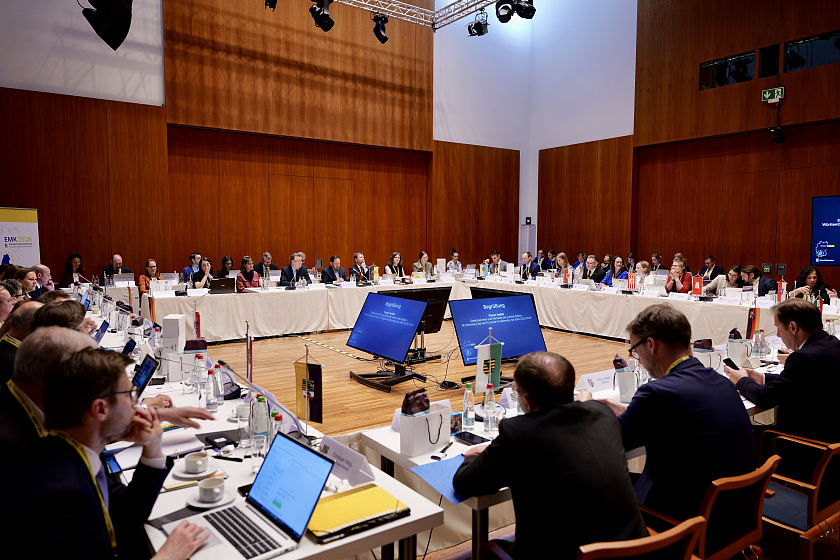 Die Plenarsitzung der Europaministerkonferenz. 