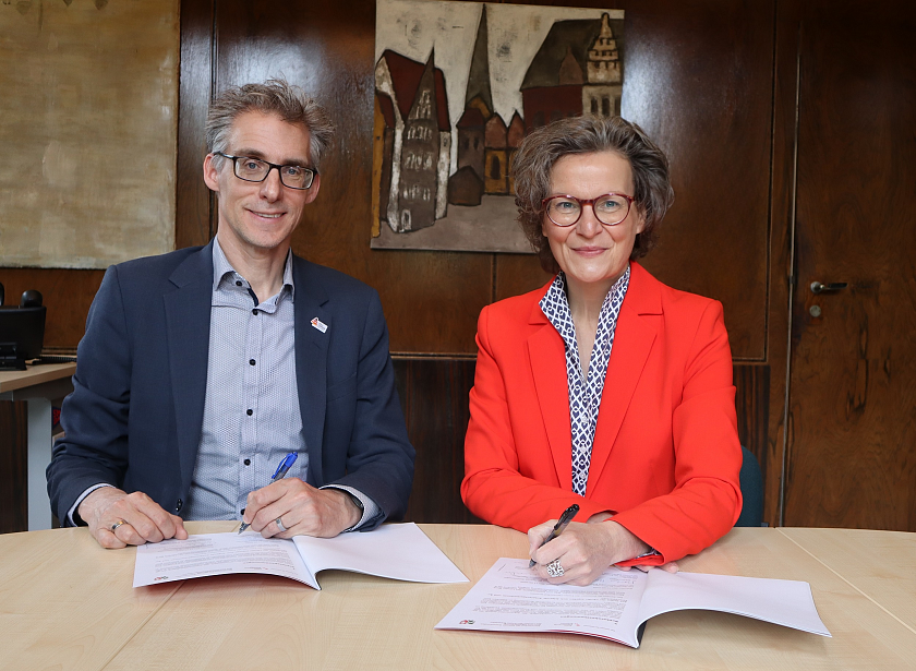 Finanzstaatsrat Martin Hagen und Ina Scharrenbach, Ministerin für Heimat, Kommunales, Bau und Digitalisierung des Landes Nordrhein-Westfalen. 