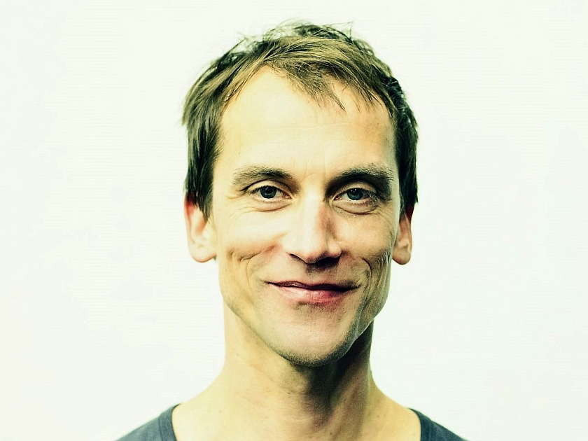 Tomas Bünger wird in zwei Tanzproduktionen biografische Recherchen zu den Themen Alter und Erinnerungen umsetzen. 
