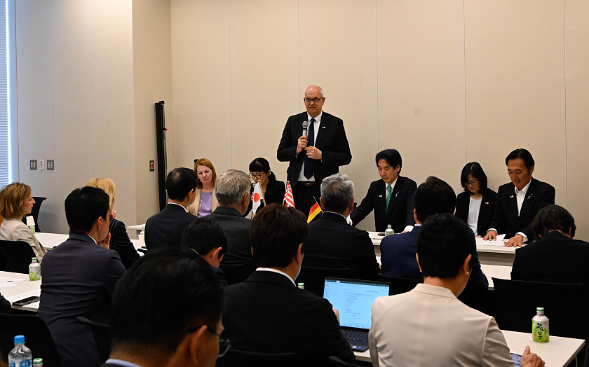 Bundesratspräsident Bovenschulte bei der Japanisch-Deutschen Parlamentariergruppe im Unterhaus. 