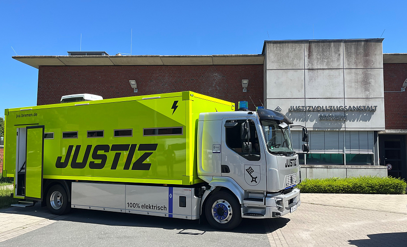 Der neue E-Gefangenentransporter fällt auch optisch auf.