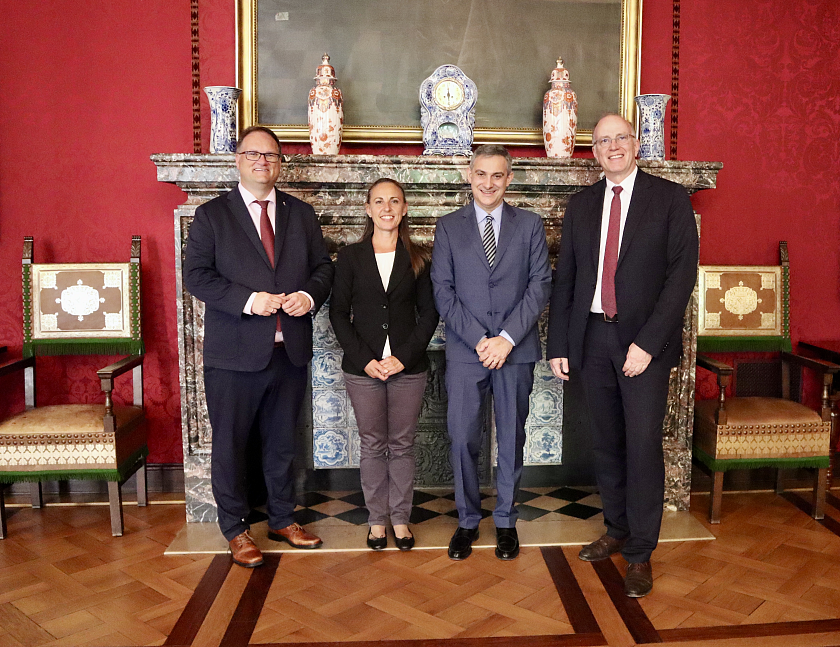 Bürgermeister und Finanzsenator Björn Fecker beim Empfang des italienischen Generalkonsuls Herrn Piero Vaira. (V.l.n.r.: Bürgermeister und Finanzsenator Björn Fecker, Mitarbeiterin Honorarkonsulat Italien Dr. Arianna Pascoli, Generalkonsul Piero Vaira und Honorarkonsul Italien Marco Fuchs)