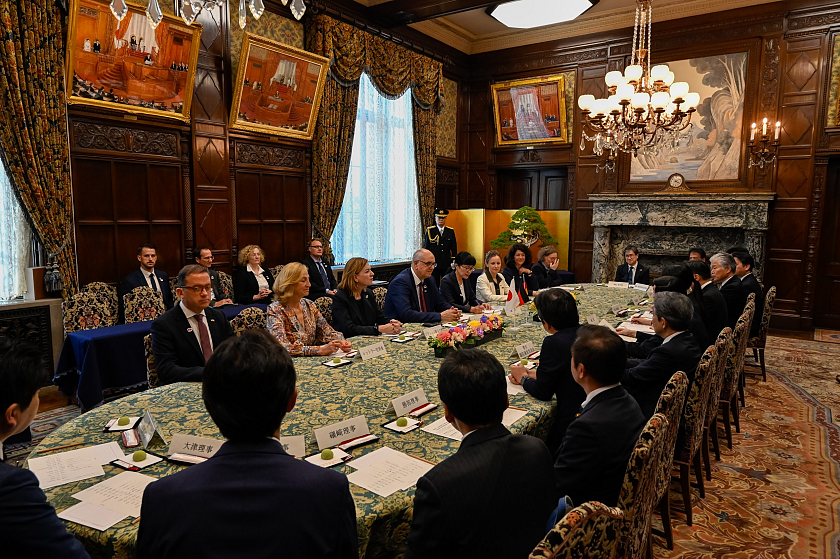 Besuch der Delegation beim Japanischen Oberhaus, auf dessen Einladung die Reise im Rahmen der Bundesratspräsidentschaft Bremens erfolgte. 