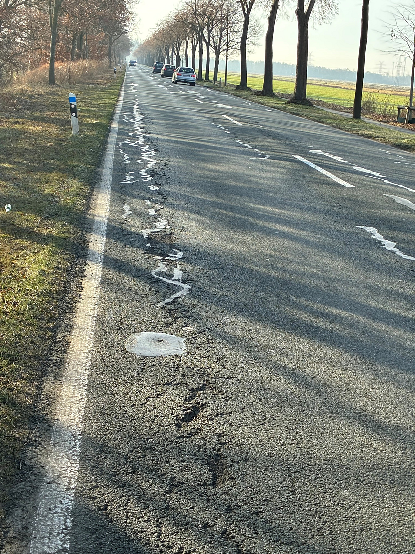 Straßenschäden in der Ritterhuder Heerstraße. 