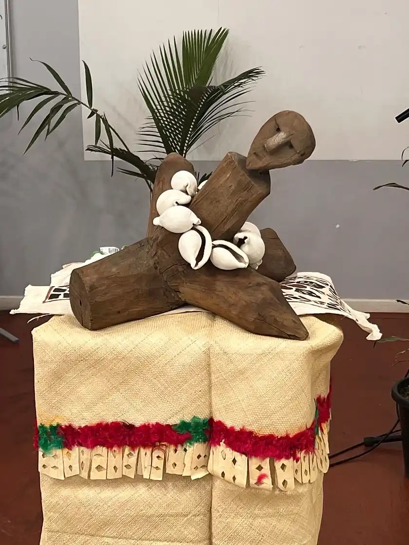 Der an Samoa zurückgegebene Bootssteven. Foto: Auswärtiges Amt