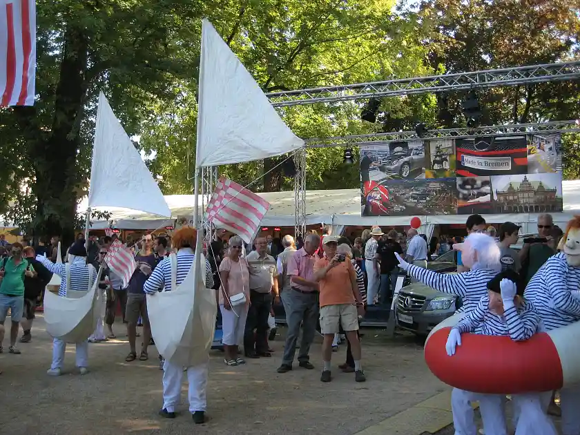 Die Akteure des Blaumeier-Ateliers legen am Bremen-Stand an
