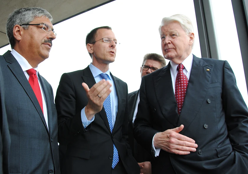 Im Gespräch: (von rechts) Islands Staatspräsidenten Dr. Ólafur Ragnar Grímsson mit Wirtschaftssenator Martin Günthner und Oberbürgermeister Melf Grantz